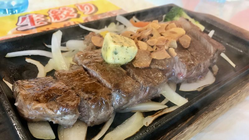 GEN-TENゴルフコースレッスン宮崎強化合宿青島GC昼食ステーキの写真