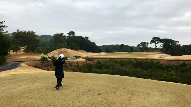 GEN-TENゴルフコースレッスンDC近鉄浜島CC谷越えPar3ティショットの写真