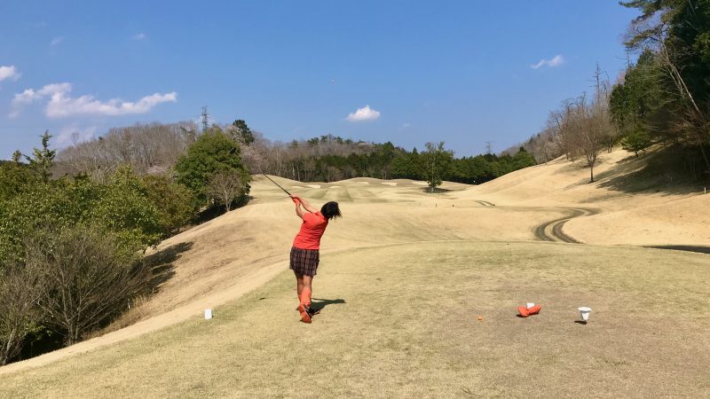 GEN-TENコースレッスンウィンザーパークゴルフ&CC1番ホールティショットの写真