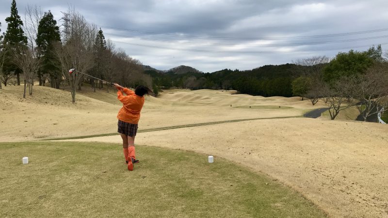 GEN-TENコースレッスンウィンザーパークゴルフ&CC3番ホールドライバーショットの写真
