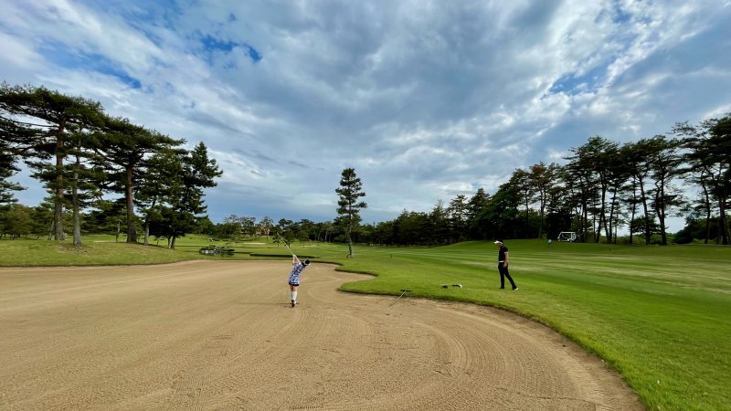 GEN-TENコースレッスンハーフラウンド武蔵松山CCフェアウェイバンカー