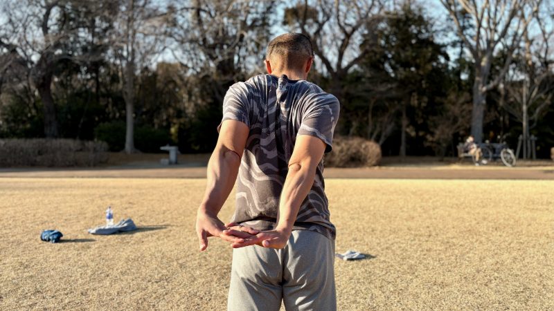 GEN-TENコースレッスンフィジカル肩甲骨後方指組み逆手横振り左